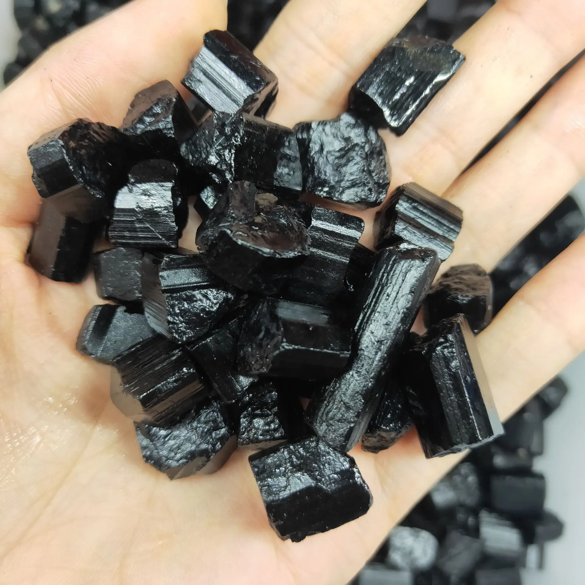

Natural Mineral Specimen Black Tourmaline Gravel Rough Irregular Crystal Stone Healing Jet Stone Collection Eliminate Magnetism