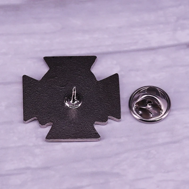 Немецкая металлическая брошь WW2 в виде черепа с крестом на лацкан значок офицера