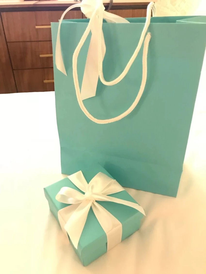 

A complete set of packaging
