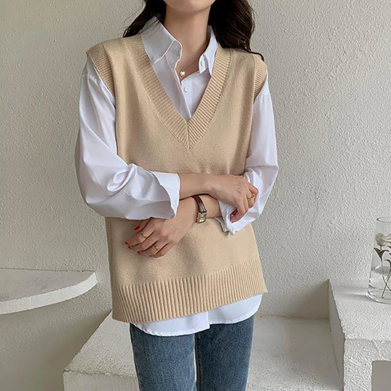 Однотонный свитер без рукавов с V-образным вырезом + рубашка костюм из двух