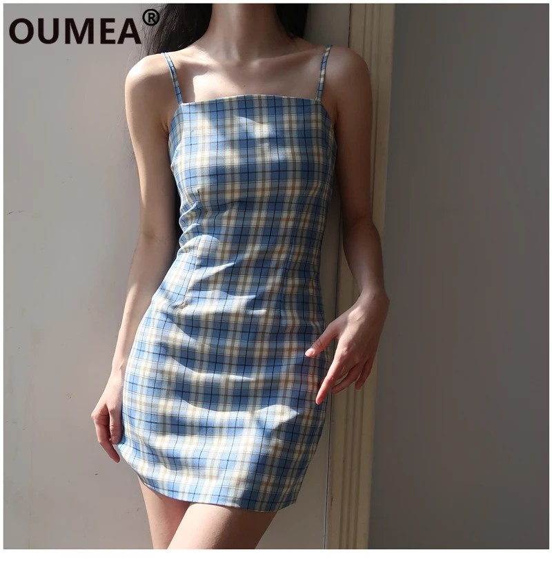 Женское летнее клетчатое платье OUMEA синее белое на тонких бретелях винтажное