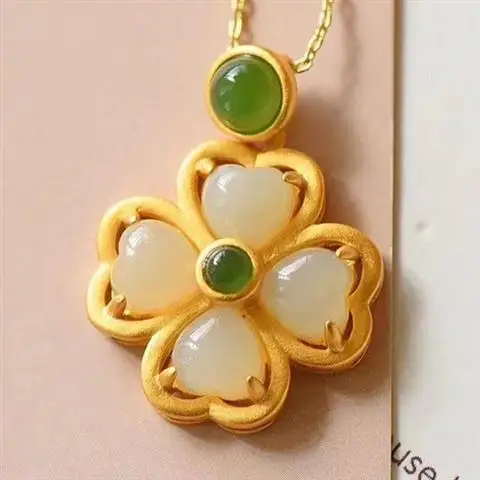 

Natural Hetian White Jade Inlaid S925 Sterling Silver Ancient Style Thick Gold Four-Leaf Clover Gilding Craft Pendant Color