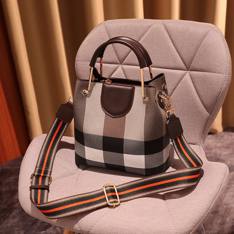 

Роскошные сумки-ведра от известного бренда, клетчатая женская кожаная сумочка, дизайнерский кошелек, женская сумка-тоут через плечо с широк...