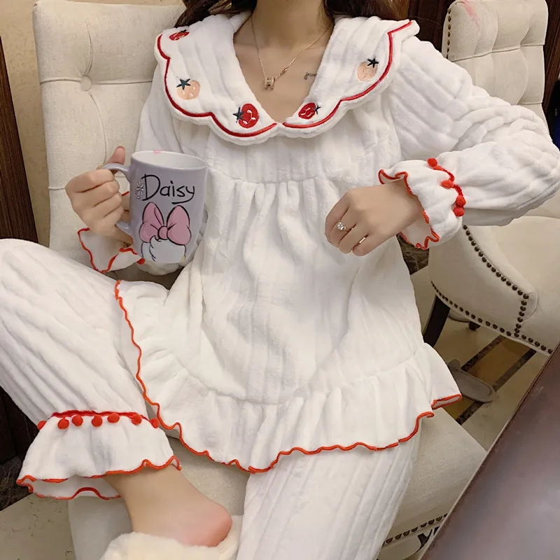 

2021 Autumn Winter Pyjamas Women Net Red New Flannel Ladies Pajamas Cute Doll Collar Thicken Velvet Home Service Suit