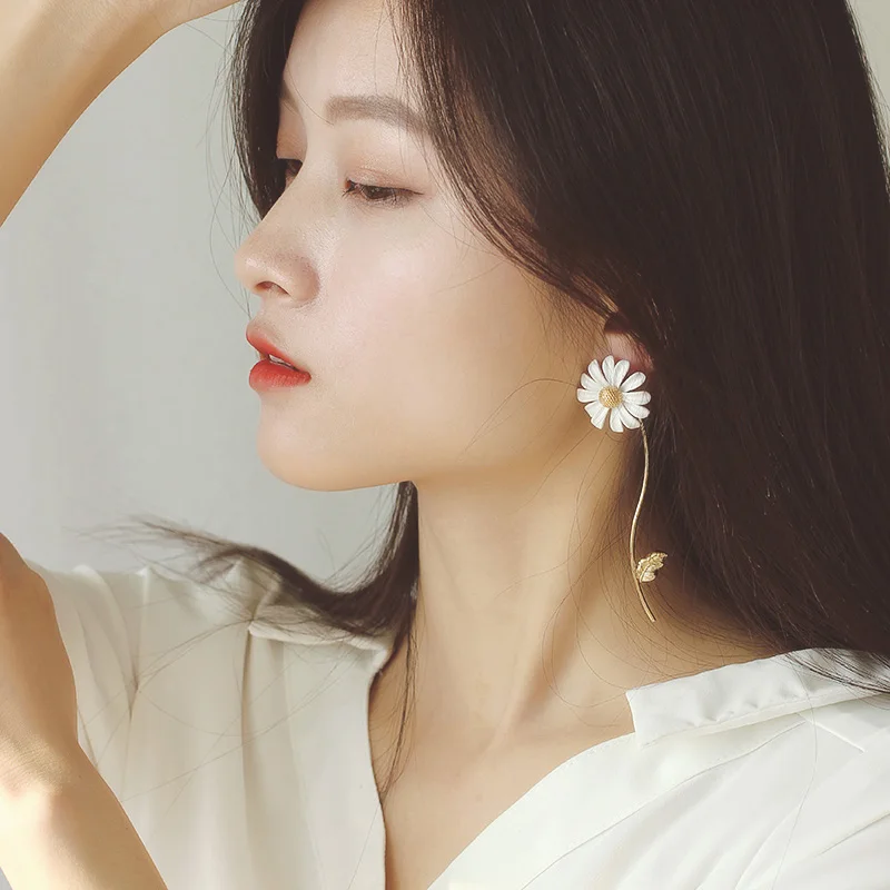 HUANZHI 2020 New Spring Drop Glaze Asymmetric Tassel daisy Flower Sweet Metal Earrings For Woman Jewelry | Украшения и аксессуары