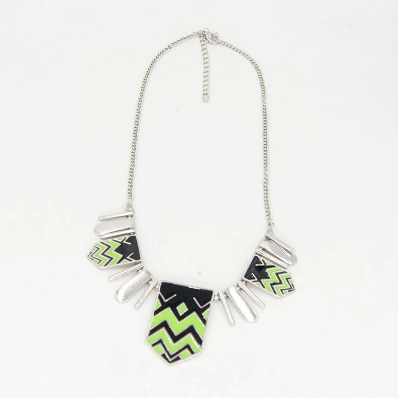 

Fashion Simple Color Grain Ceramic Geometric Arts And Sciences Mainstream Goddess Temperament Aesthetic And Elegant Necklace