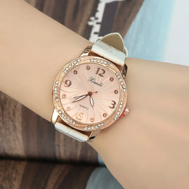 

Часы женские кварцевые с кожаным ремешком, люксовые аналоговые Элегантные наручные часы со стразами, подарок для девушки