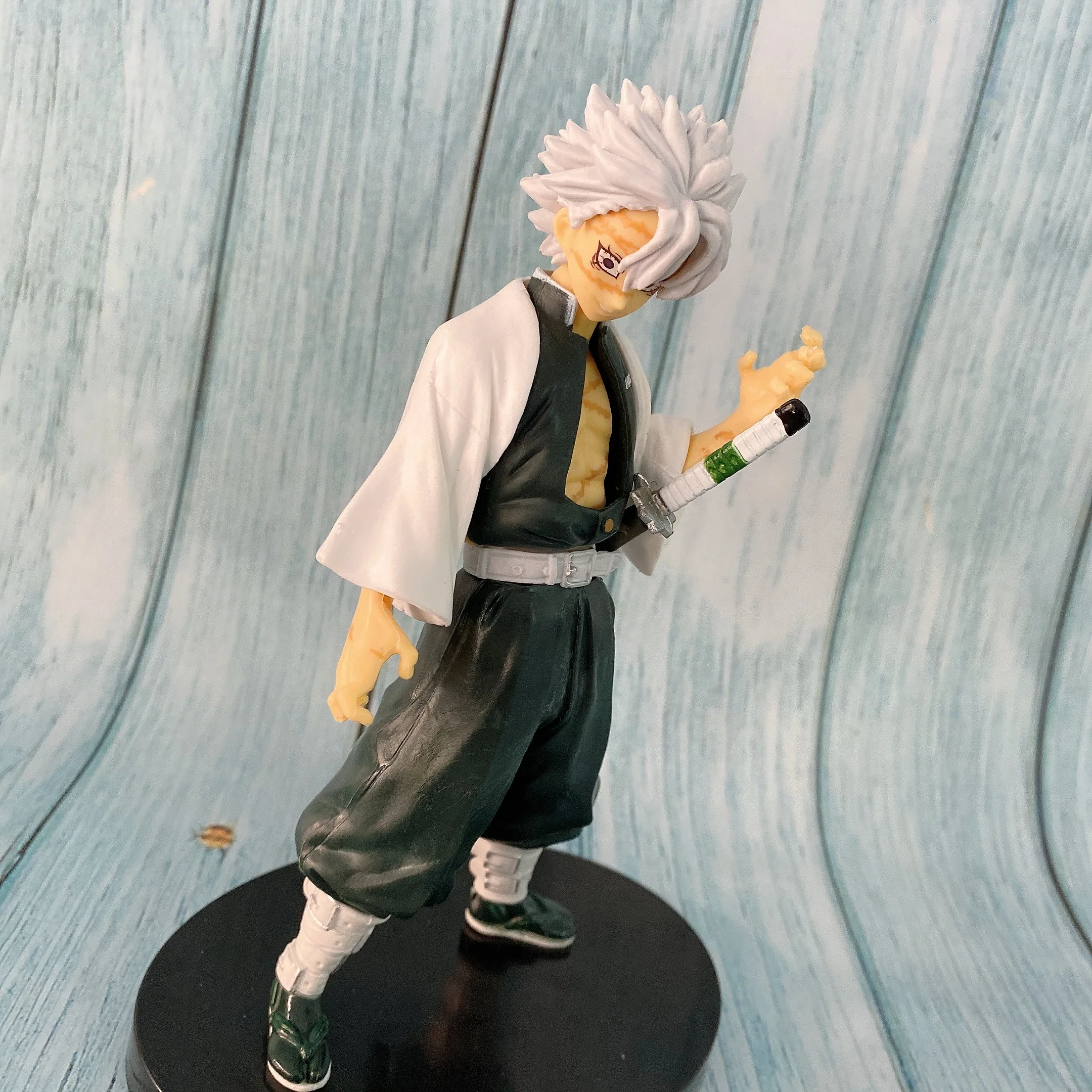 

Demon Slayer Tokitou Muichirou Anime Figures PVC Toys 15cm Kanroji Mitsuri Shinazugawa Sanemi Kimetsu no Yaiba Action Doll Figma