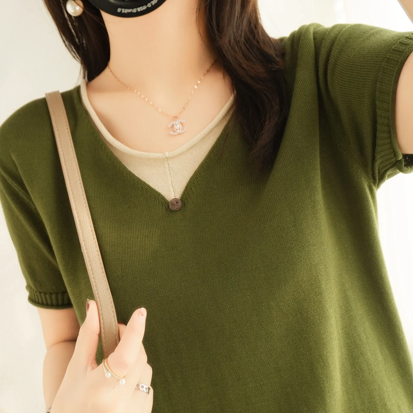 

Ladies spring and summer new thin knit short-sleeved T-shirt V-neck loose large size half-sleeved shirt Korean version