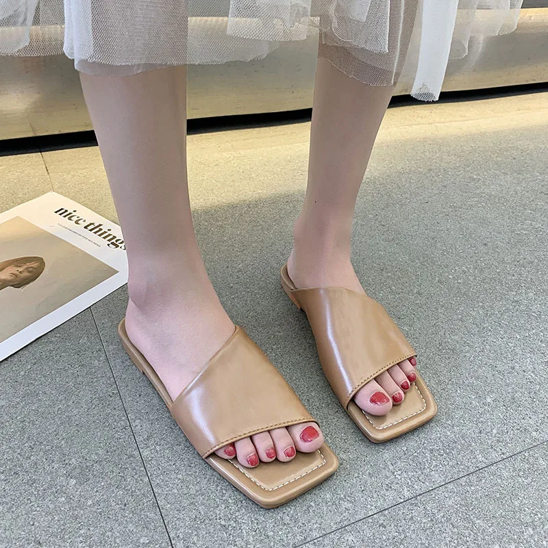 

2021 Summer Women Slippers Ladies Outdoor Beach Fashion Slippers Casual Black White Square Toe Flat Shoes Large Size 41 42