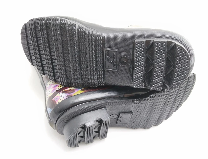 

Fashionable newest design rainy day waterproof full imprinted knee high women rainboots