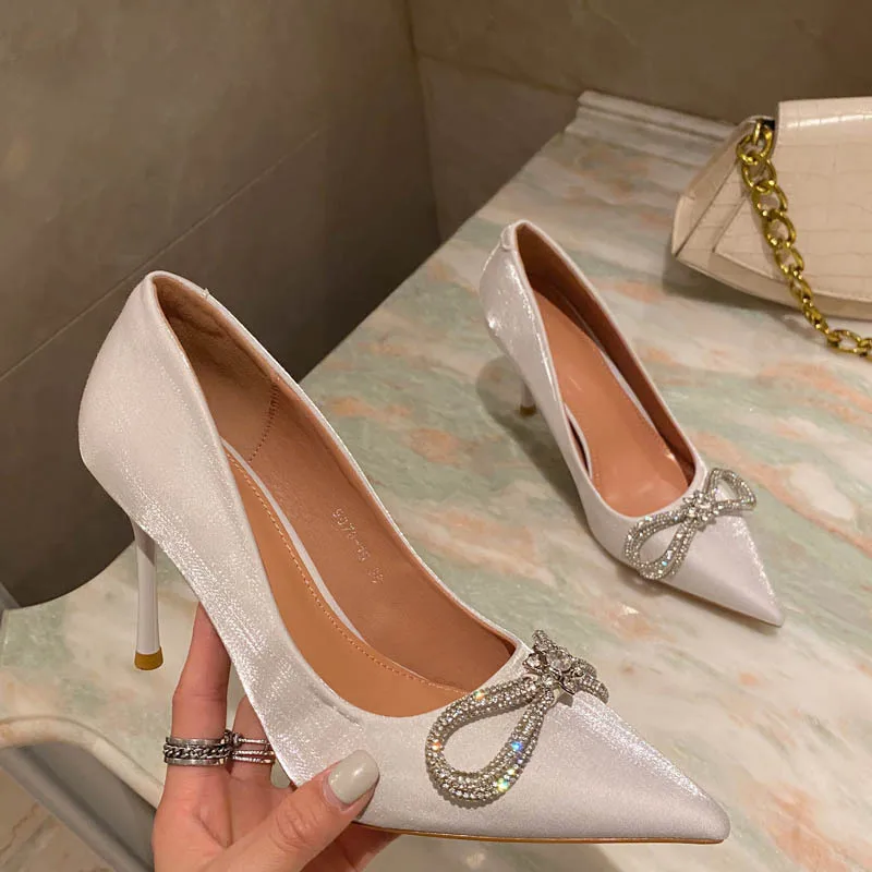 

Slip On Branded Pumps African Woman Shoe High Heels Pointed Toe 2021 Sexy Sandals Sweet Lace-Up Slip-On Fashion Burgundy Bow Spi