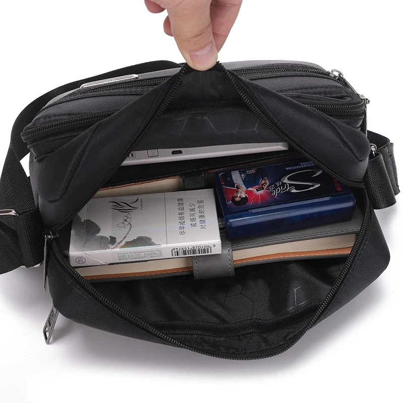 

Good Qualtiy Briefcase PU Casual Travel Shoulder Bag Crossbody Outdoor Bags Mens Travel School Retro Zipper Shoulder Bag