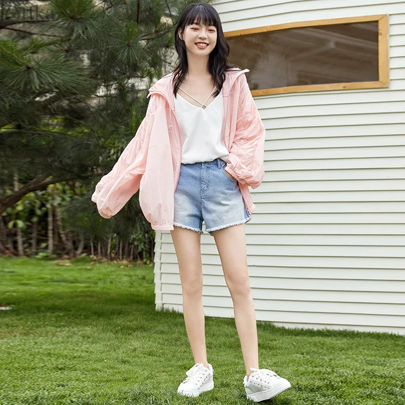 Женская куртка с капюшоном ARTKA черная длинным рукавом защитой от солнца UPF40 +