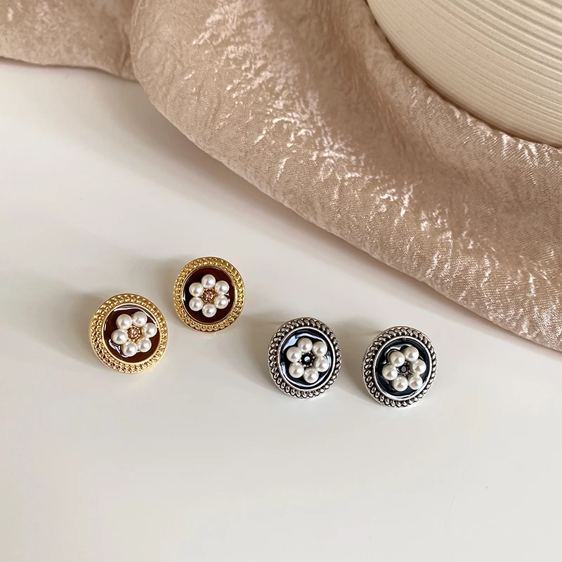 

Korea Vintage Round Imitation Pearl Flower Stud Earrings For Women Girls Elegant Pearl Beads Earrings Boucle D'oreille Jewelry