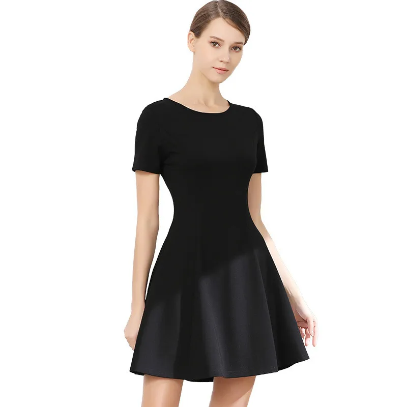 Летнее цельнокроеное платье с коротким рукавом и v-образным вырезом облегающее