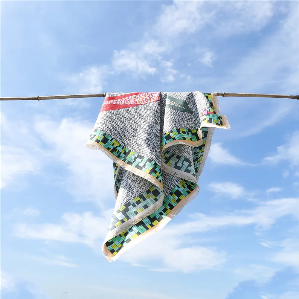 

65*65cm New Fashion Loose Beard Silk Scarf Silk Scarf Ladies All-match Mulberry Silk Sunscreen Silk Scarf Small Shawl