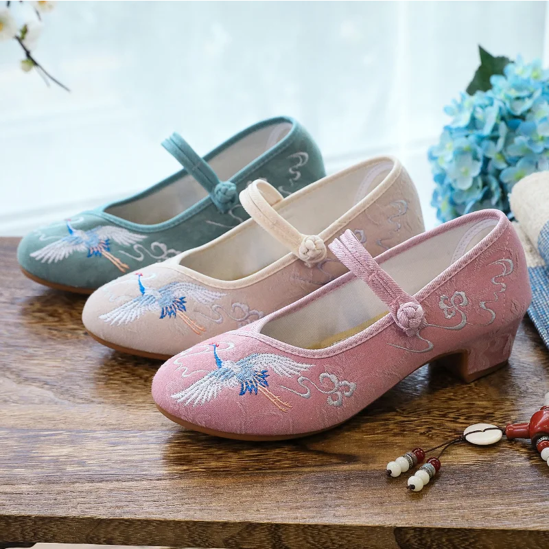 

High Heels for Women Shoes Fashion Crane Embroidery Dance Cloth Shoes Womens Pumps Round Toe Canvas Casual Ladies High Heel