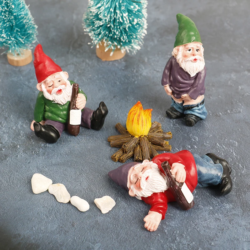 

Resin Naughty Garden Gnome Statue Christmas Dress Up DIY Garden Decoration Resin Gnome Decor Durable Garden Accessories
