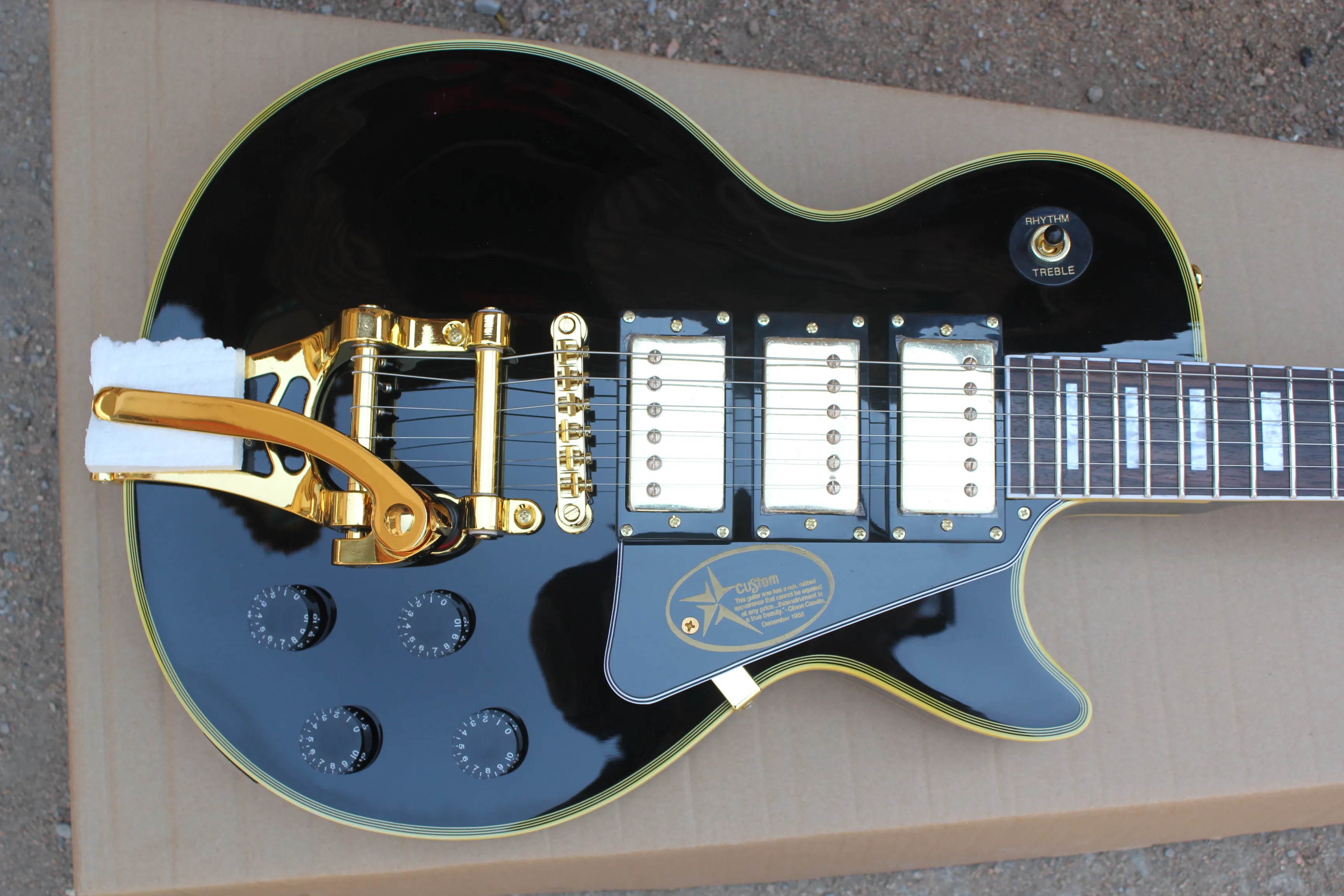 

Presell Factory Custom Electric Guitar,Le custom Guitar Black Mahogany Body HHH pickups Gold Buttons Tremolo Bridge
