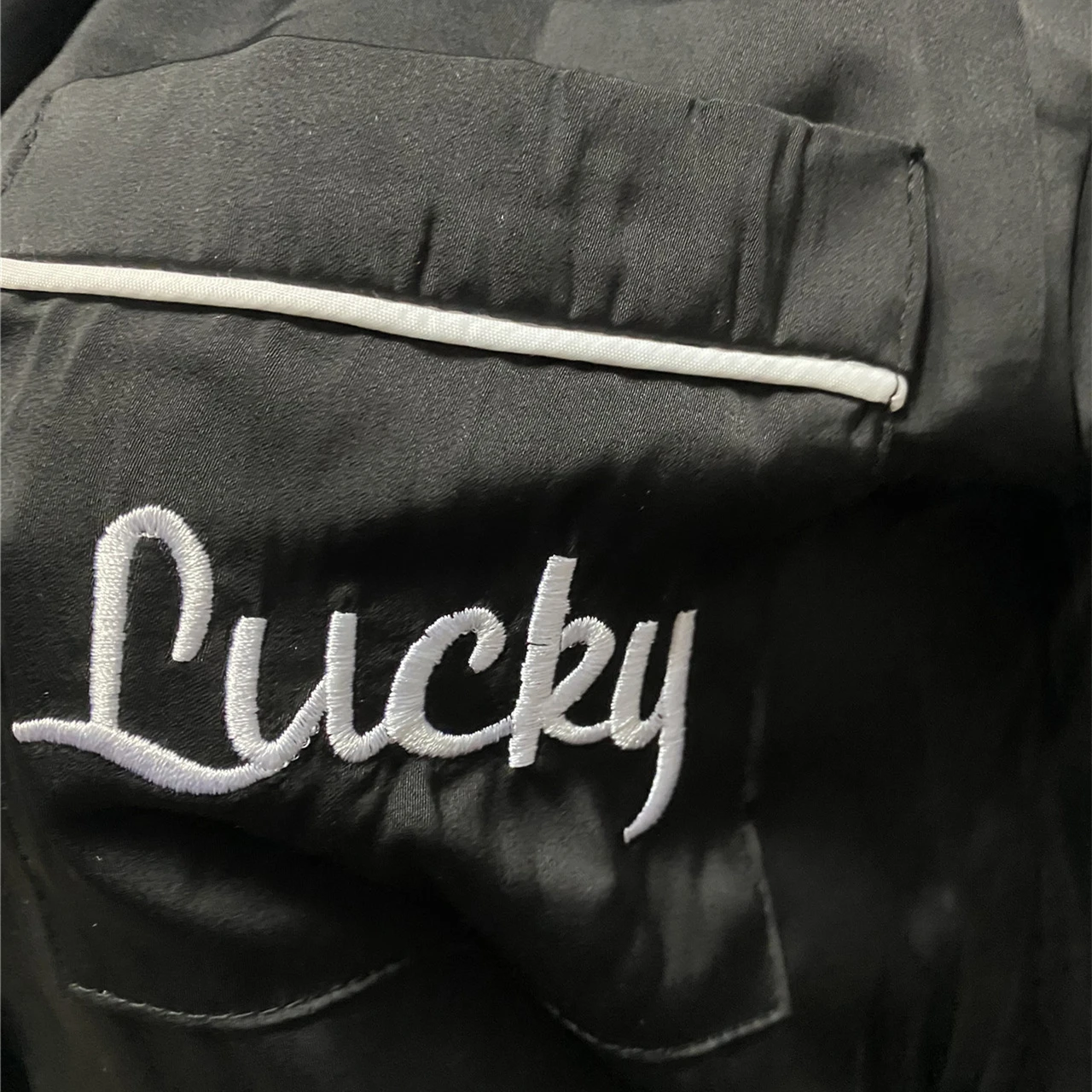 

ANJAMANOR Plus Size Pajamas for Women Sexy Loungewear Lucky Embroidery Satin Bedroom Matching Sets Sleepwear 2 Piece Set D26DE46