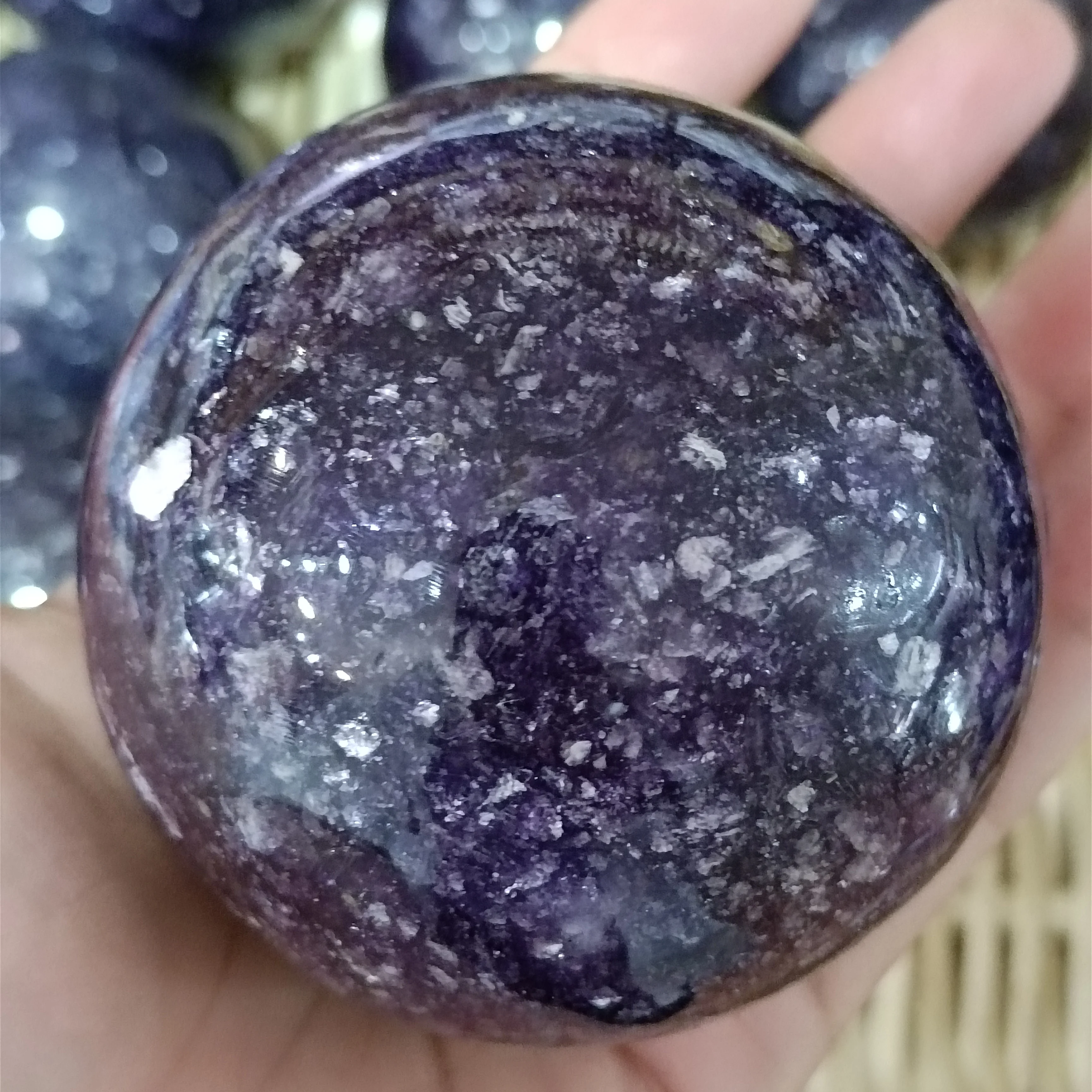 

1pc Natural Purple Mica Quartz Crystal ball Spiritual Chakras Ziyun Mother Ball Minerals Decorative Stones Ornament Collertibles