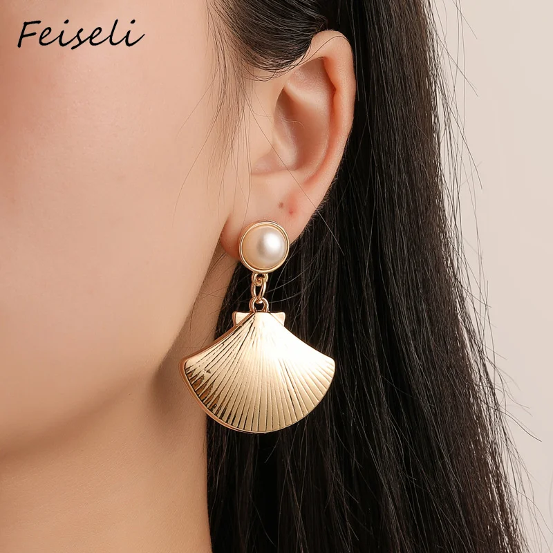 Feiseli преувеличенный металлический корпус искусственный жемчуг Висячие серьги