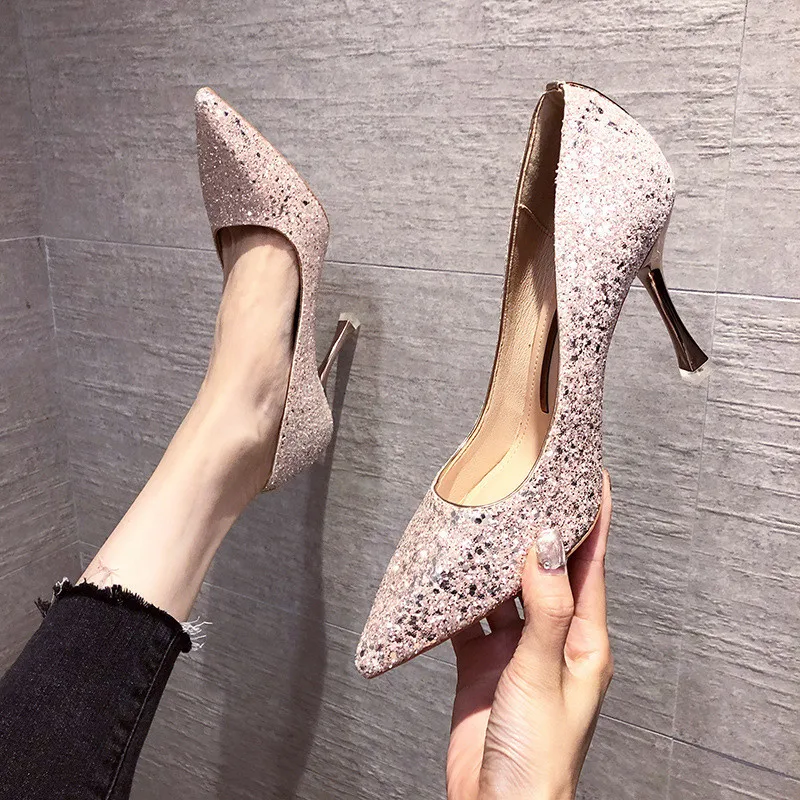 Женские туфли на высоком каблуке свадебные с острым носком украшенные блестками