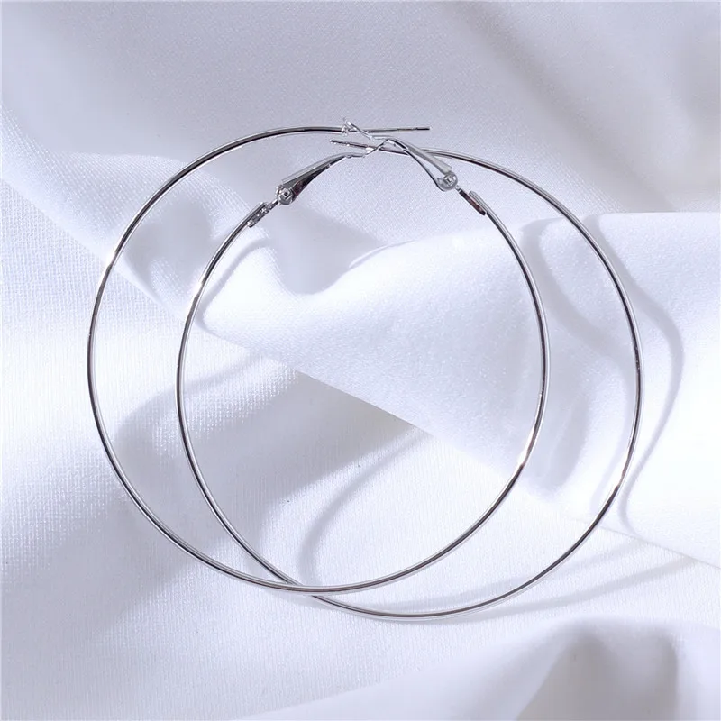 Женские гладкие серьги кольца оверсайз золотого и серебряного цвета вечерние