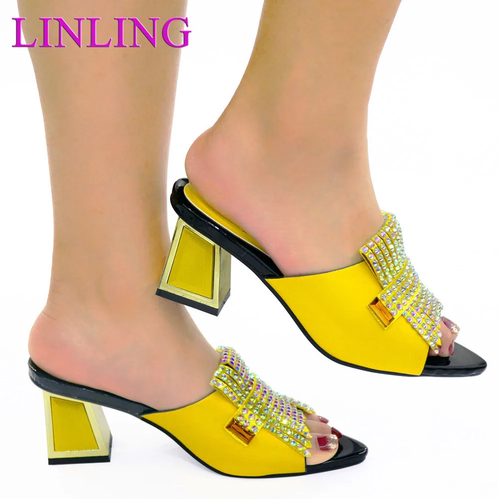 

2021 Fashion Women Luxery Summer Women Italian Women Wedding Shoes Decorated with Rhinestone Ladies Dress Shoes Party Pumps