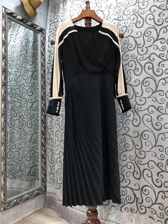 

2021 early spring new fashion women's V-neck color matching stitching wrinkled pleated long-sleeved dress 113