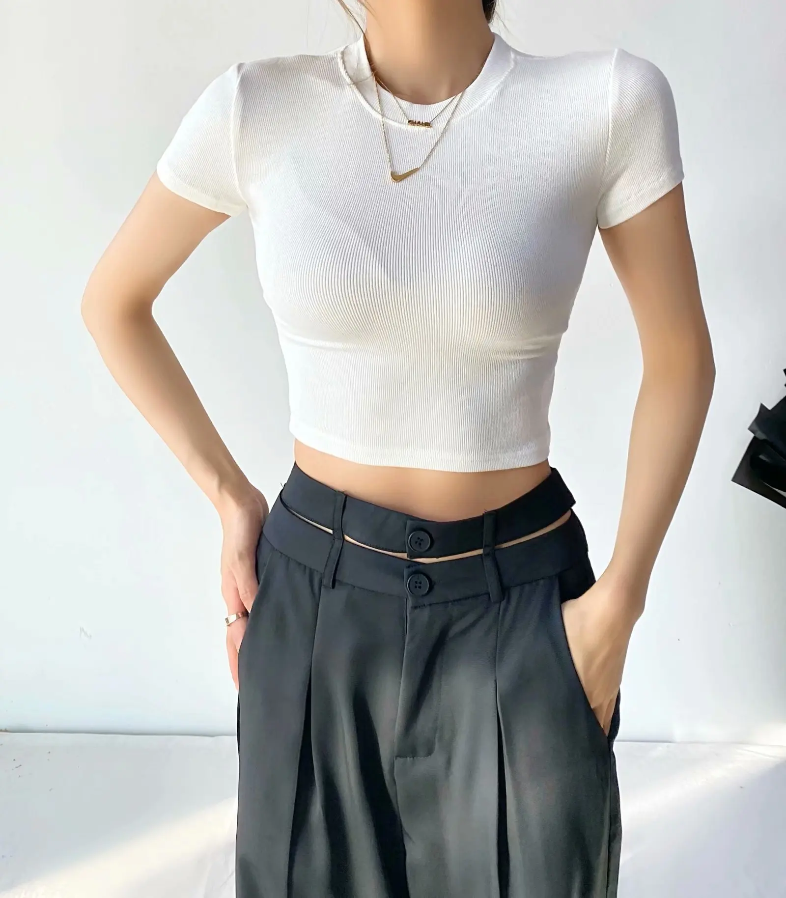 

Pure color round neck short-sleeved T-shirt women 2021 new spring and summer slim slimming thin inner base shirt