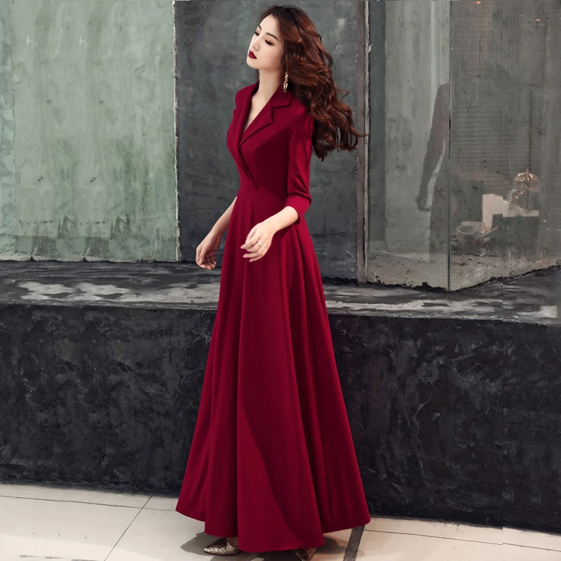 Однотонное женское свадебное платье бордового цвета с V-образным вырезом |