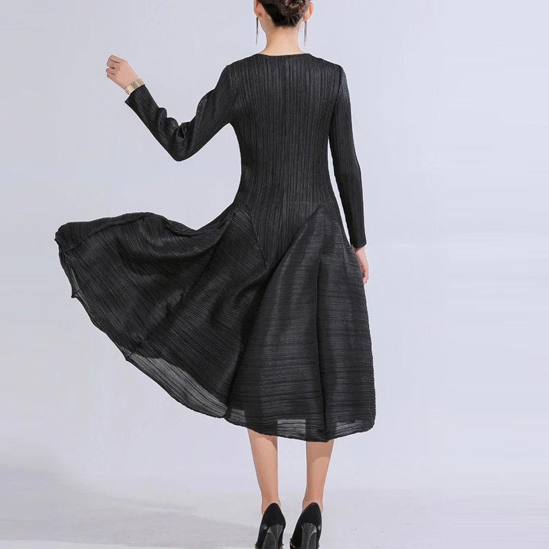 Changpleat Весенние новые женские платья Miyak плиссированные модные однотонные с o-образным вырезом солидные Большие размеры с длинным рукавом женское платье D8980