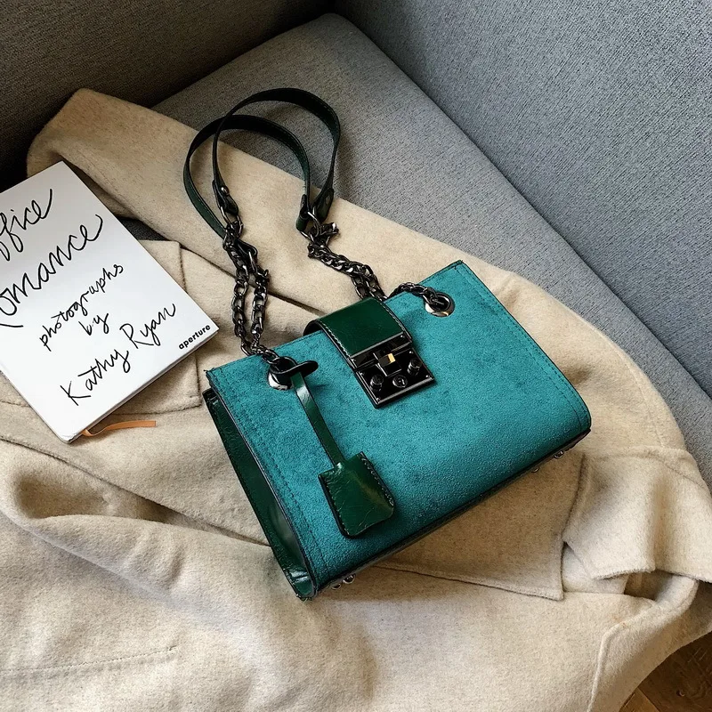 Винтажные сумки на плечо матовые однотонные вместительные дамские с клапаном