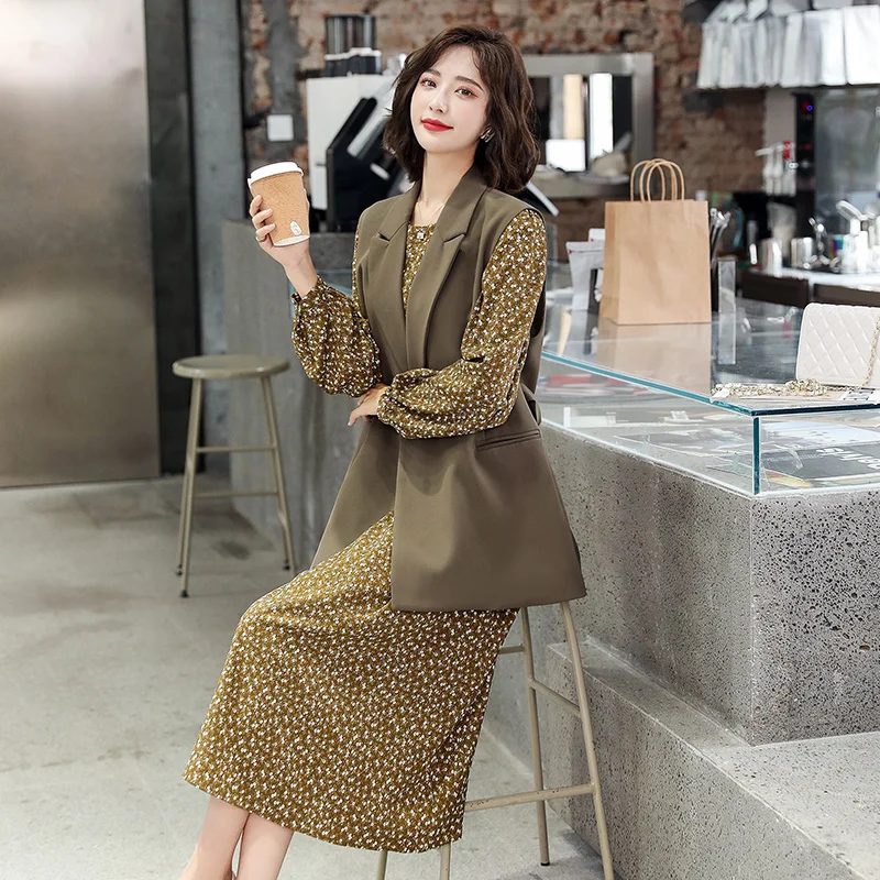

2021 Autumn Fashion Commuter Lady Floral V-neck Flounce Dress