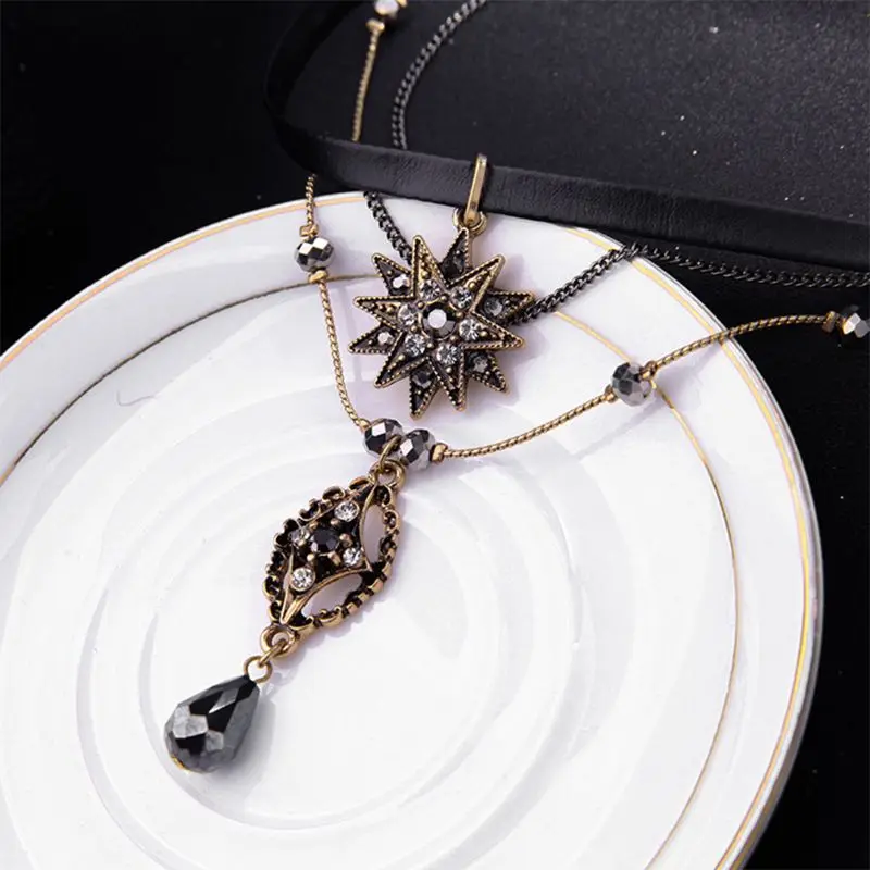 

Multilayer Necklace, Vintage Star Choker Chain Leather Pendant Layer for Women85LB