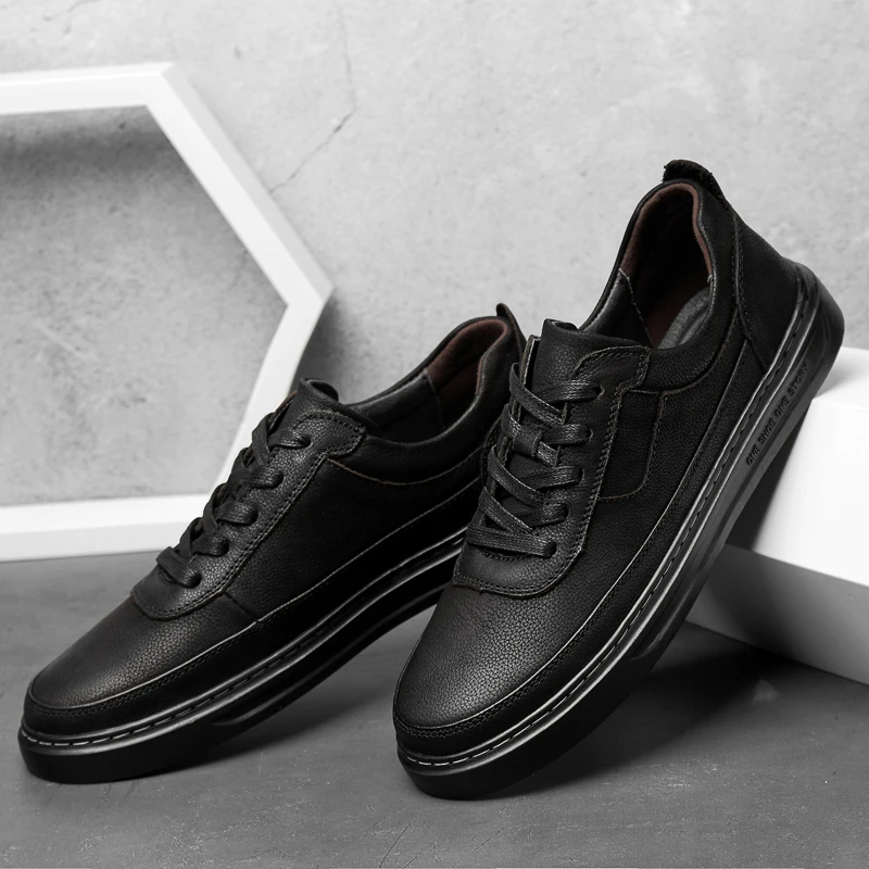 Мужские повседневные кроссовки из натуральной кожи черные или белые на плоской
