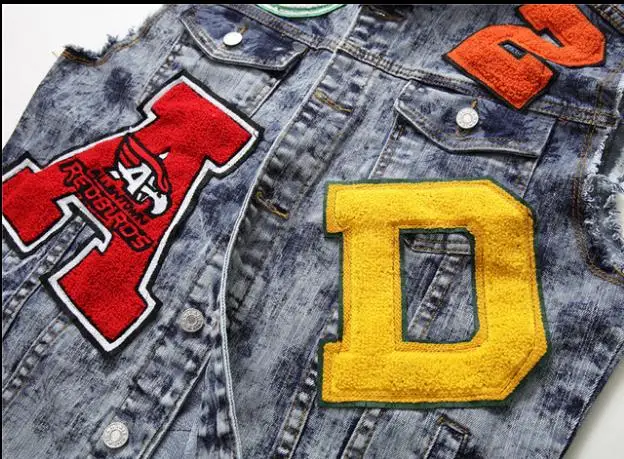 Мужской джинсовый жилет с вышитыми буквами повседневный однобортный без рукавов