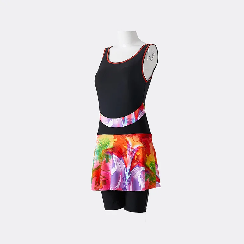 

Full size women's swimming suit for competitive sports