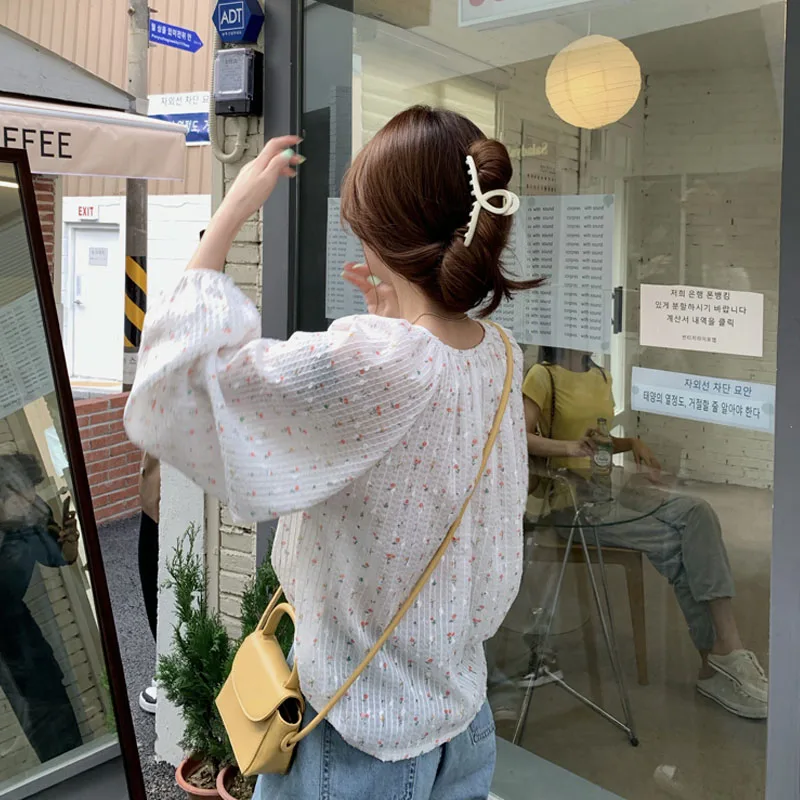 Женская блузка в полоску с круглым вырезом и длинным рукавом