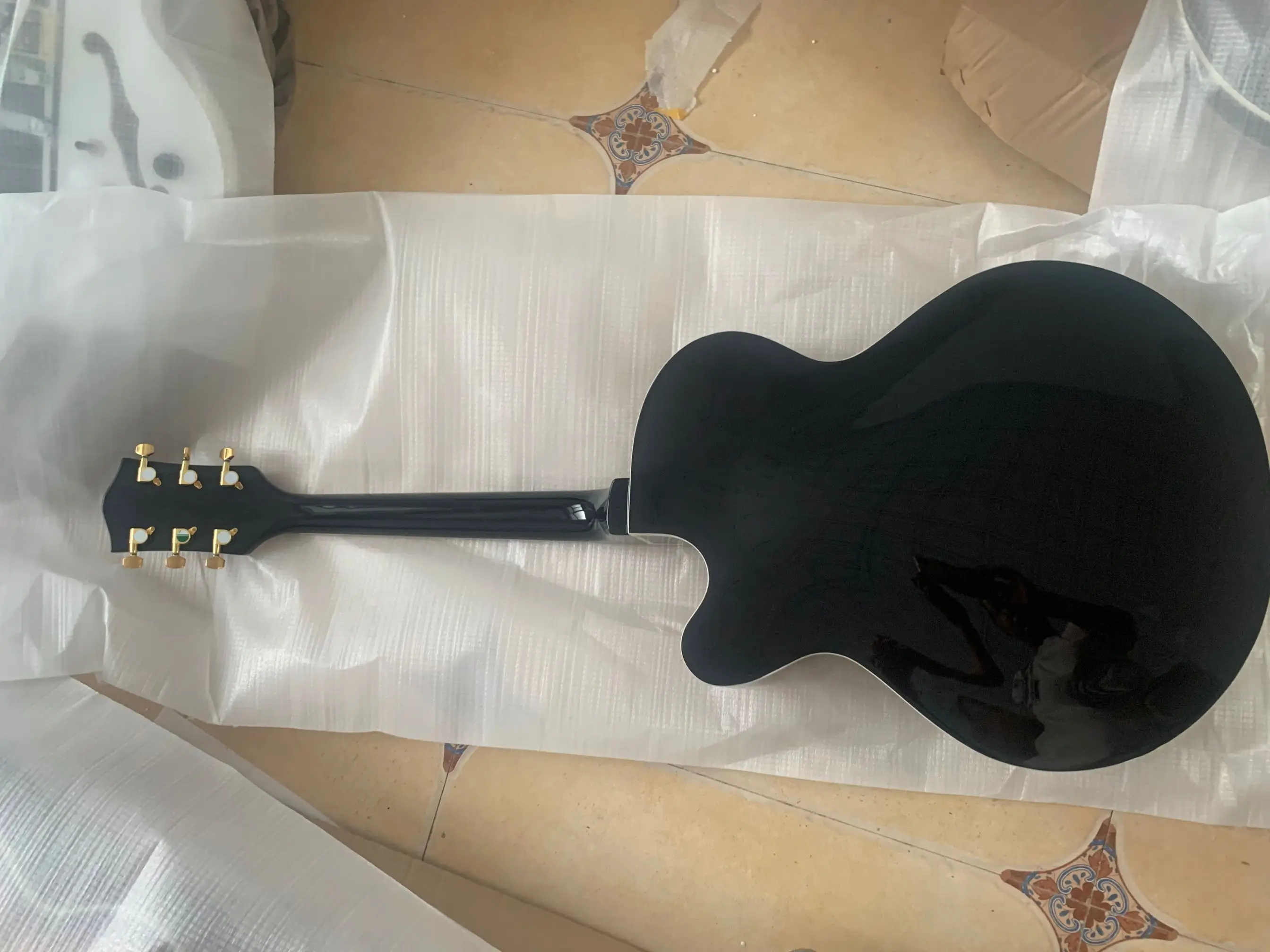 Бесплатная доставка новое поступление электрическая гитара Jazz полупустотелый