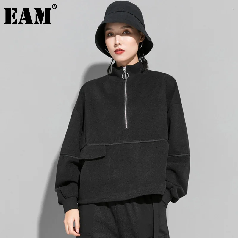 

Hoodies & Sweatshirts