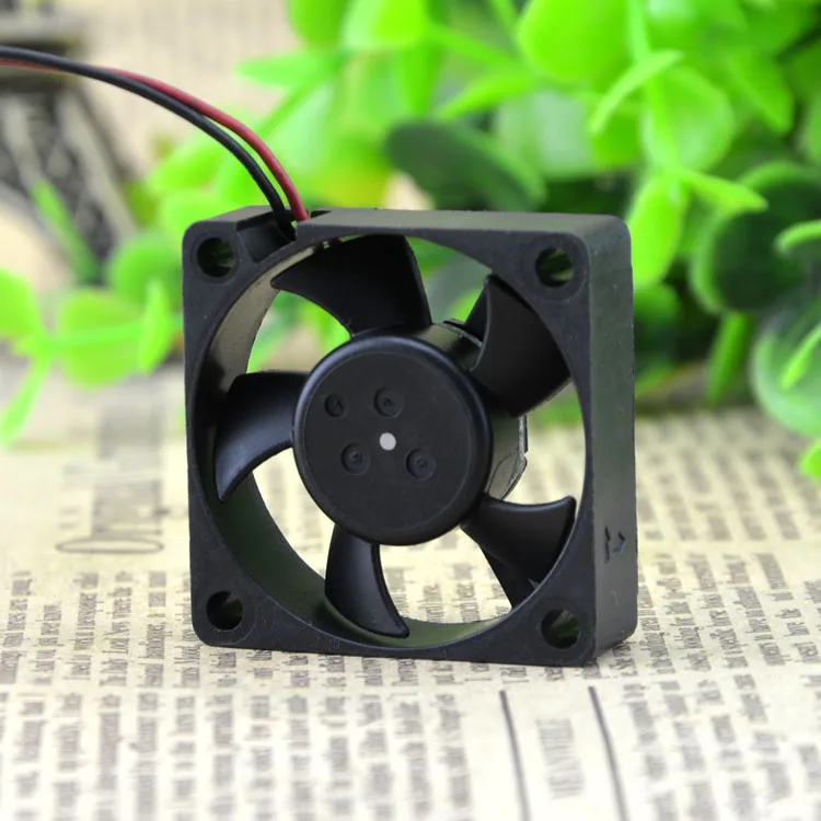 

Nidec 3510 D03P-05TM 07 5V 0.12A 3.5CM Cooling Fan 35*35 * 10MM