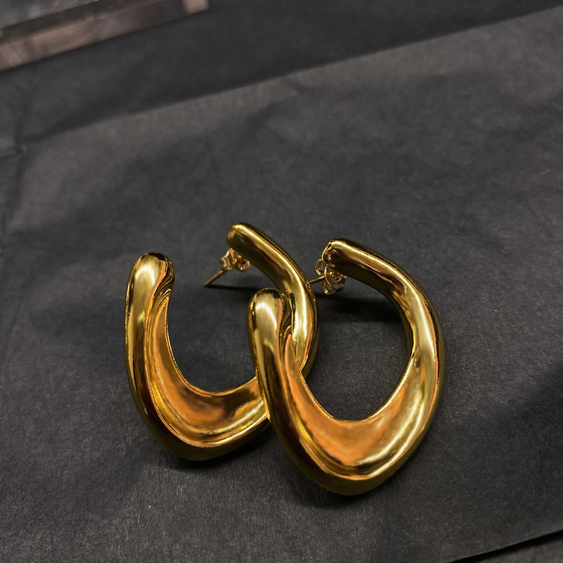 

Temperament arc stud earrings personality plating 925 silver needle earrings earrings female fashion accessories