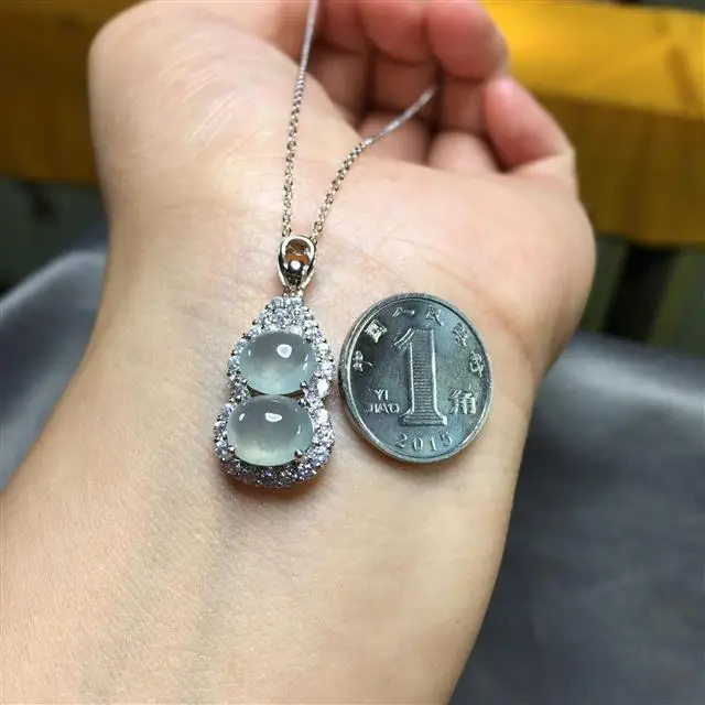 

Original new silver inlaid natural chalcedony gourd necklace pendant elegant charm creative retro female silver jewelry