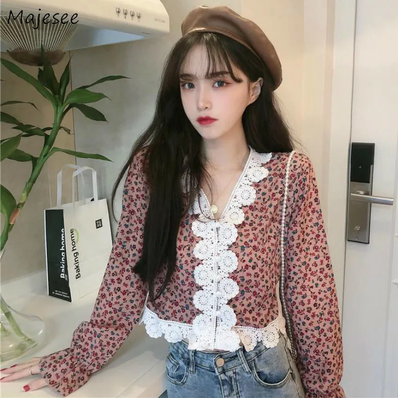 

Blouses Women Crop Top V-neck Flower Printed Lace Designer Vintage Hong Kong Style Elegant Sweet Fresh Trendy Popular Female New