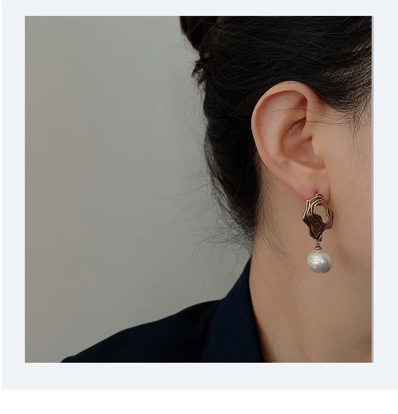 

2021 new female earrings bronze pearl earrings