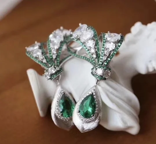 Женские серьги-капельки из серебра 925 пробы с фианитами | Украшения и аксессуары