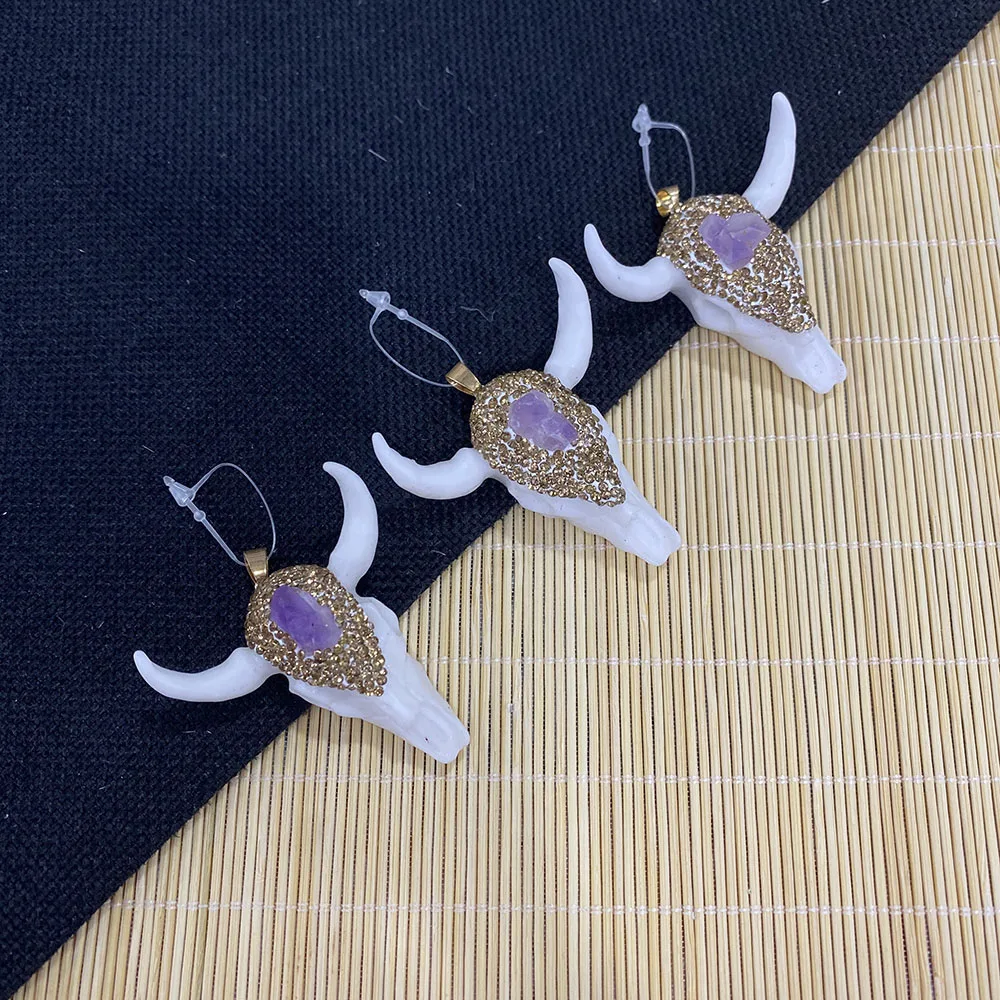 

Animal Bull Head Pendant Resin Material Amethyst Jewelry Pendant for DIY Jewelry Making Necklace Bracelet Accessory Size 42x45mm